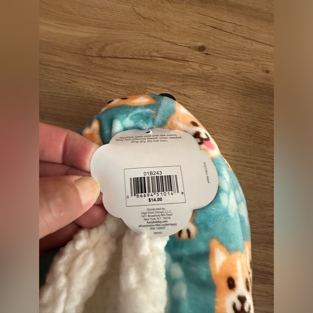 2/$10 NWT Fuzzy Babba Slippers with dog heads - Picture 2 of 2